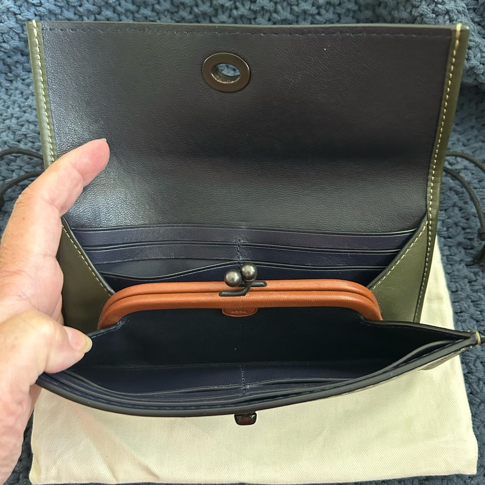 Coach Olive Green Leather Turnlock Wallet*Price Firm* - Picture 3 of 7